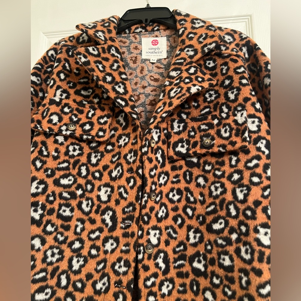 Simply Southern Shacket Womens Medium Leopard Comfy Soft Pockets Corpcore Safari